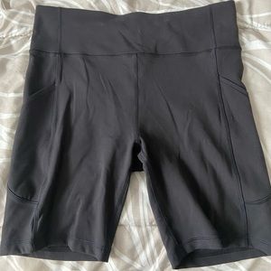 lululemon invigorate 8” shorts black size 10